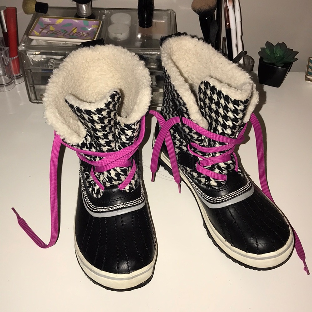 Sorel houndstooth boots